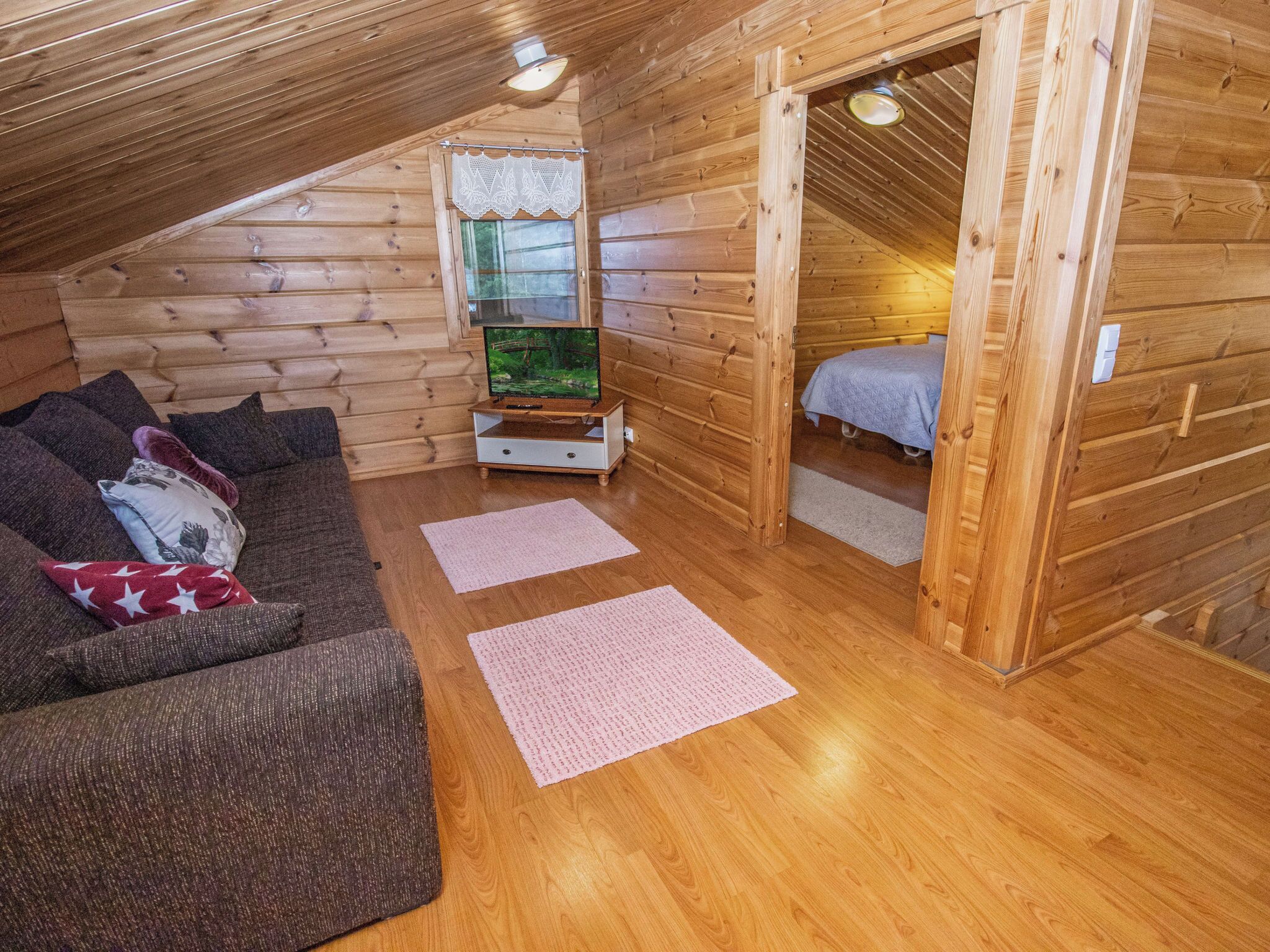 3 makuuhuonetta, internet