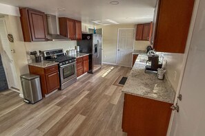 Microwave, oven, stovetop, dishwasher - Lakefront Retreat, Deck, Private Docks & Kayaks (Columbiaville)