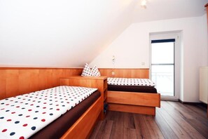 2 habitaciones, tabla de planchar con plancha, wifi y ropa de cama 