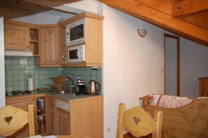 Kühlschrank, Mikrowelle, Geschirrspüler