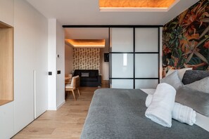 1 bedroom, desk, iron/ironing board, travel cot - GRAN VIA capitals, MADAGASCAr (Madrid)