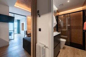 Hair dryer, towels - GRAN VIA capitals, MADAGASCAr (Madrid)