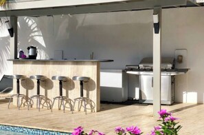 Outdoor dining - New Aruba Eagle Beach Apartment (Noord)