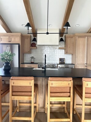 微波爐、咖啡機/沖茶器、多士爐、廚房用具/餐具/器皿