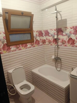 Shower, jetted bath - Tremendous 3-bedroom apartment in pleasant Alexandria location (محافظة الإسكندرية)