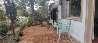 Bungalow Trotamundos: Your pet-friendly retreat with garden and tranquility