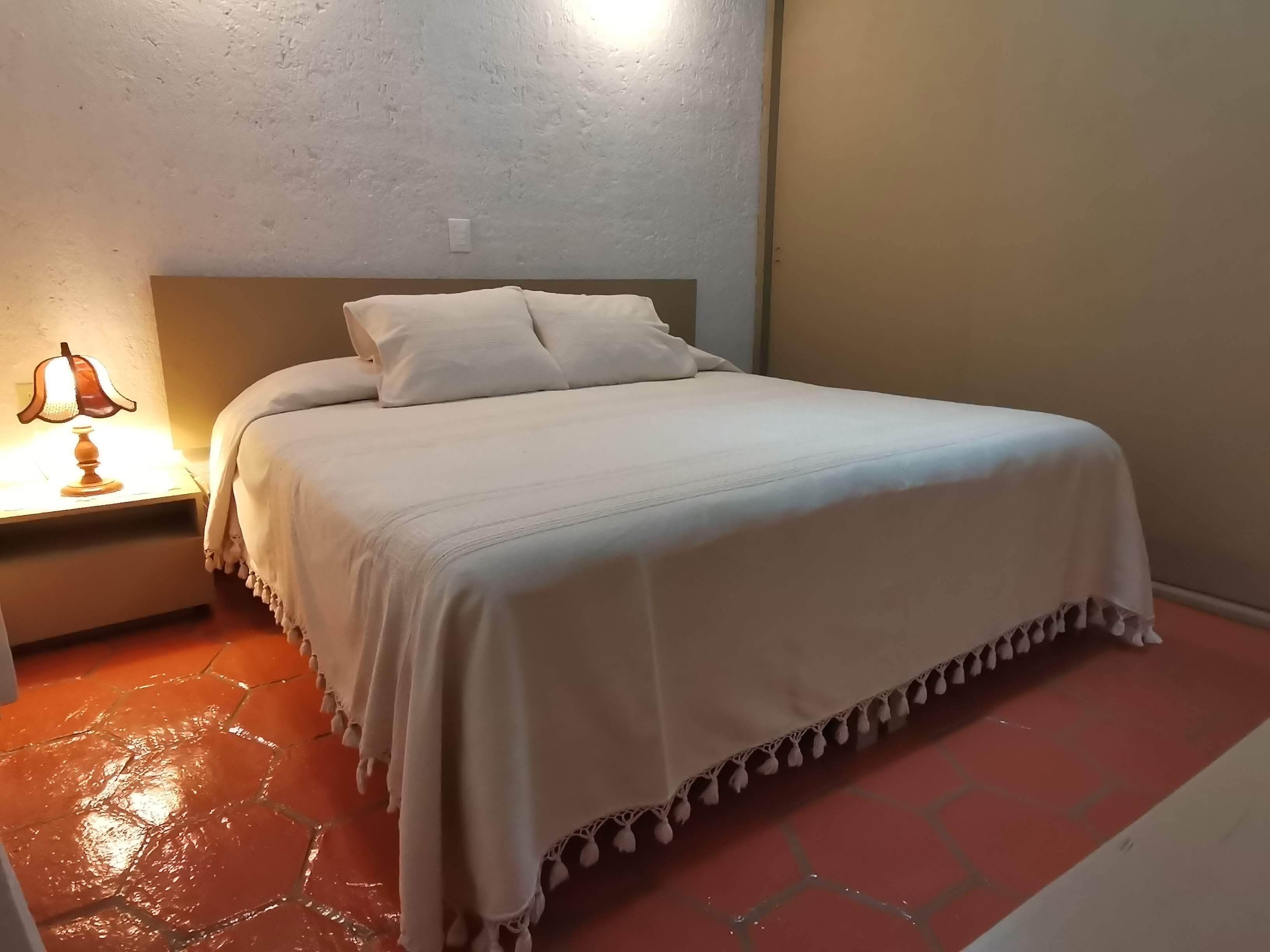 2 dormitorios, tabla de planchar con plancha, Internet y ropa de cama