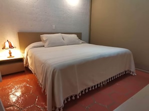 2 bedrooms, iron/ironing board, Internet, bed sheets