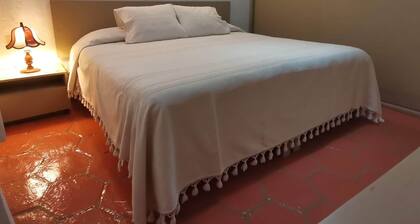 Bungalow Trotamundos: Your pet-friendly retreat with garden and tranquility