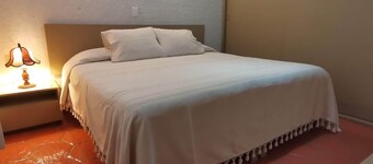 Bungalow Trotamundos: Your pet-friendly retreat with garden and tranquility