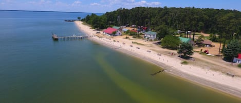 Plage privée, sable blanc, beach-volley, kayak