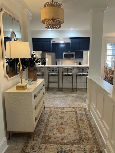 
Newly renovated 2BR 2 B condo in charming Greensboro, GA.