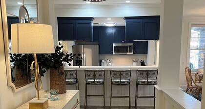 Newly renovated 2BR 2 B condo in charming Greensboro, GA.