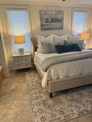 Silitysrauta/-lauta, Wi-Fi, vuodevaatteet