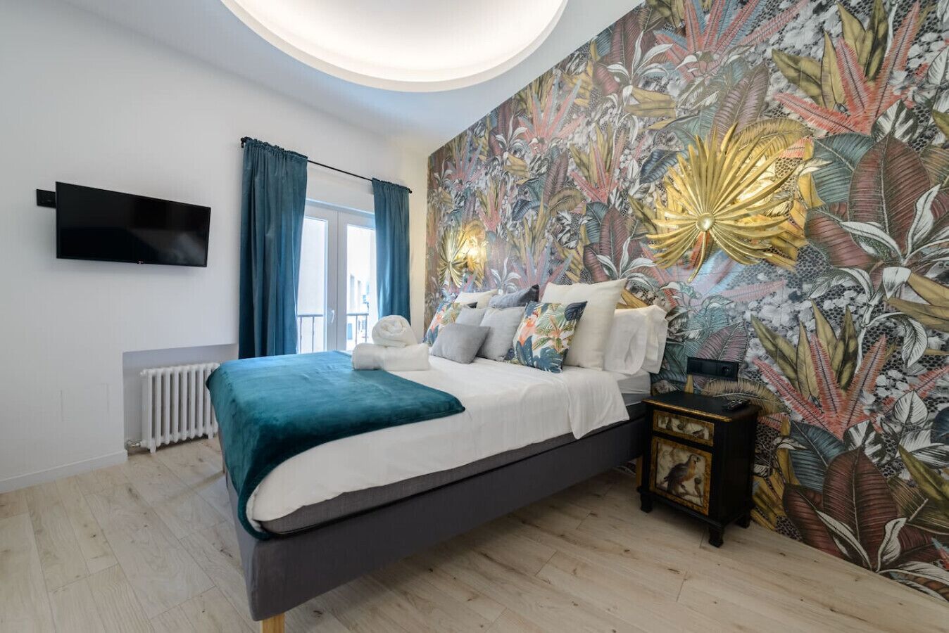 書桌、熨斗/熨衫板、Wi-Fi、床單