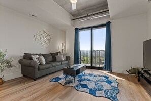 TV - Horizon Glow | High Rise | Downtown South Bend ND (South Bend)