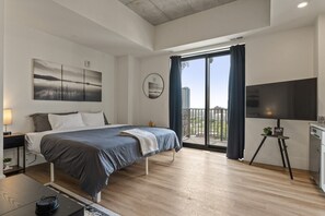 Silitysrauta/-lauta, vauvan matkasänky, Wi-Fi, vuodevaatteet