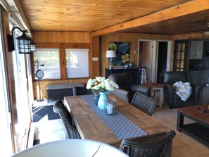 Dining - Lakeside Cottage with Private Beach Getaway (Lac-des-Plages)