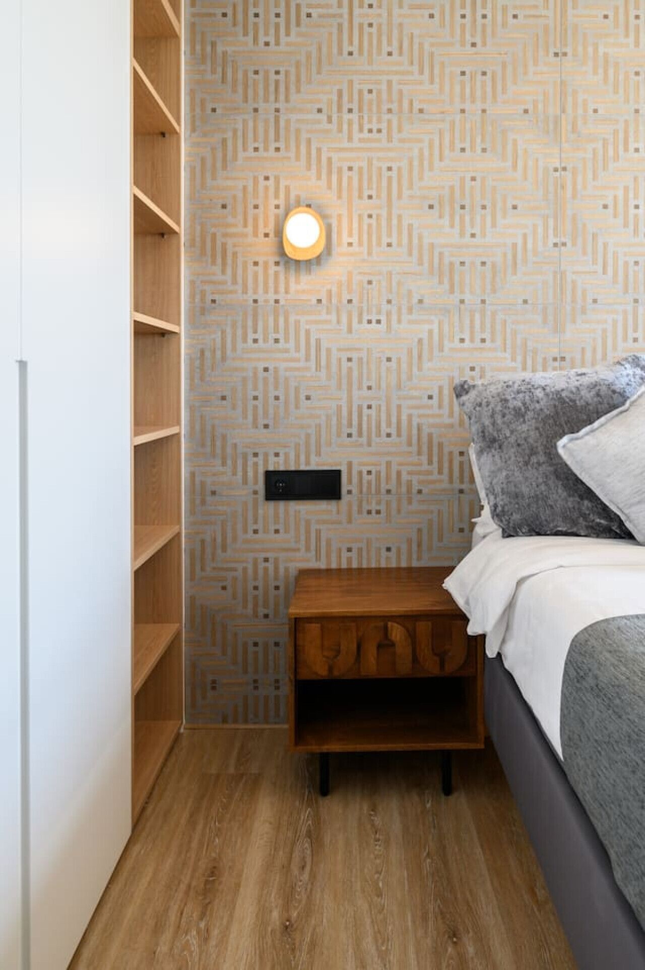 1 bedroom, desk, iron/ironing board, WiFi