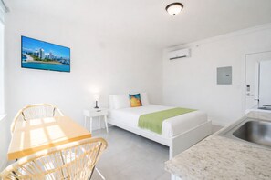 Studio | Free WiFi - Beach Breeze Studio Your Miami Retreat (Miami Beach)