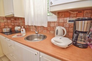 Réfrigérateur, plaque de cuisson, cafetière/bouilloire