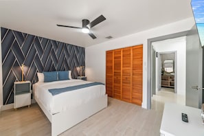 4 bedrooms, iron/ironing board, WiFi - Family Paradise: Private Pool, Mini Golf & BBQ (Miami)