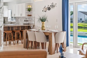 Dining - Family Paradise: Private Pool, Mini Golf & BBQ (Miami)