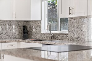 Private kitchen - Family Paradise: Private Pool, Mini Golf & BBQ (Miami)