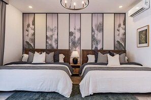 Escriptori, planxa i posts de planxar i wifi