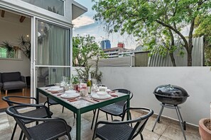 Outdoor dining - Luxury 5-Suite House with Terraces in Condesa (Mexico City)