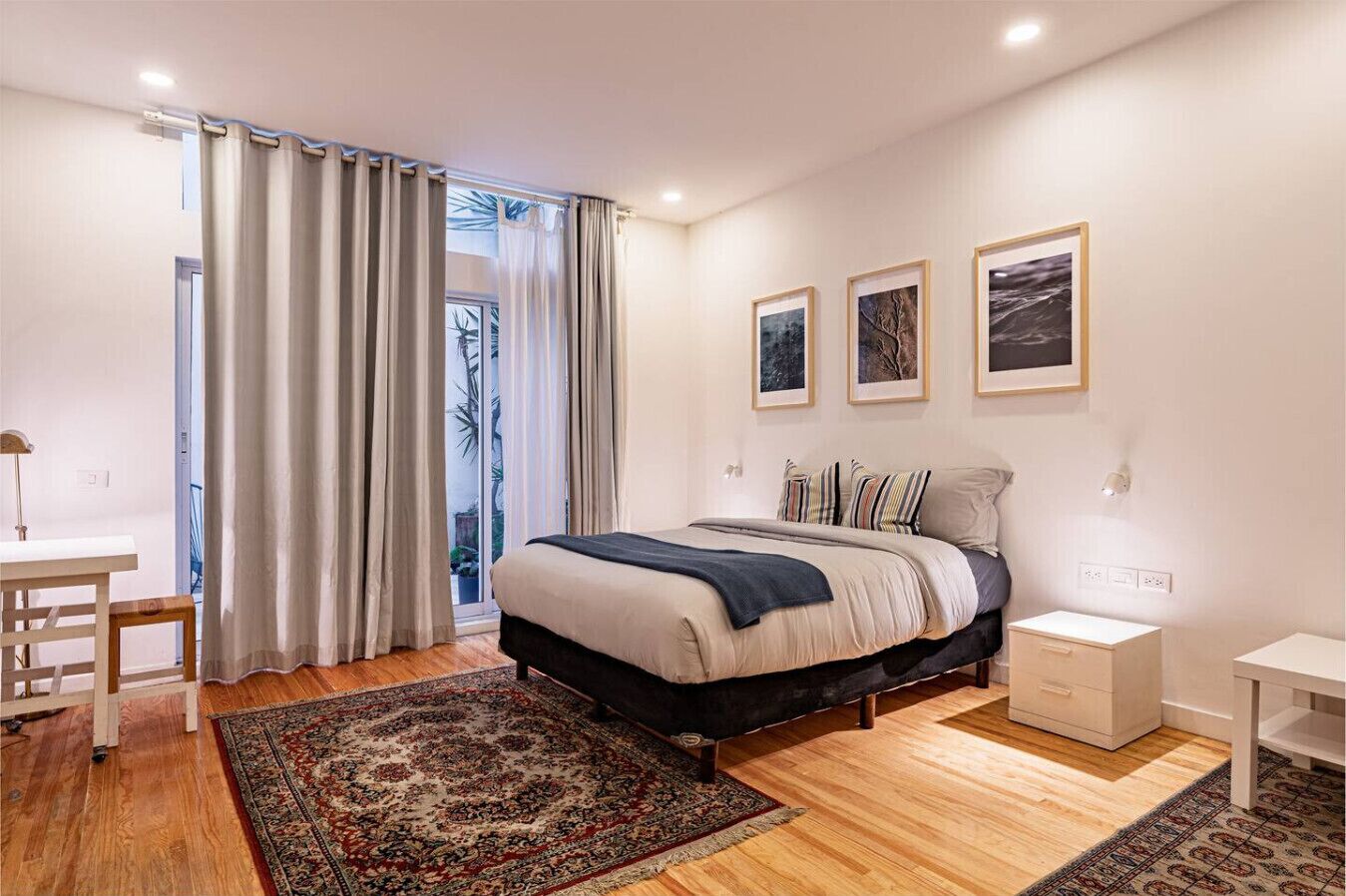 Desk, iron/ironing board, WiFi, bed sheets