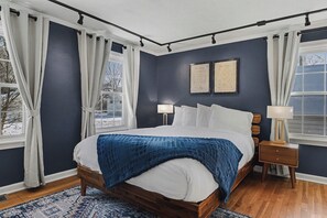 3 bedrooms, desk, iron/ironing board, free WiFi