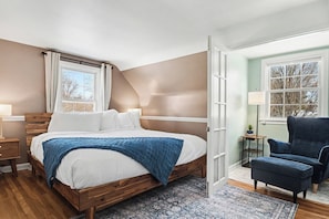 3 bedrooms, desk, iron/ironing board, free WiFi