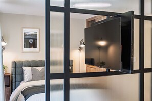 1 chambre, bureau, fer et planche à repasser, Wi-Fi