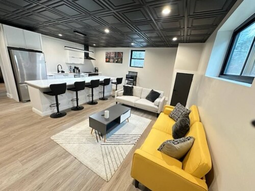 Luxury Modern Haven Near Duke 3BR Designer Kitchen