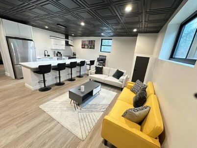 Luxury Modern Haven Near Duke 3BR Designer Kitchen