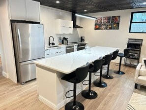 冰箱、微波炉、烤箱、炉灶