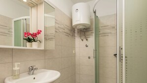 Bathroom - Apartment Mario - 1 by Interhome (Krk/Milohnići)