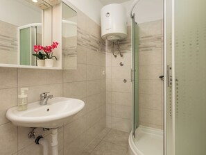Bathroom - Apartment Mario - 1 by Interhome (Krk/Milohnići)