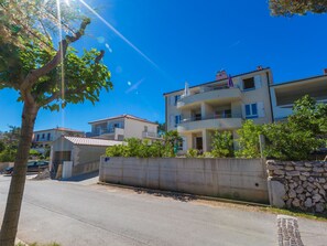 House - DAKOVIC BOBA 2 / HR-07022-02 by Interhome (Krk/Šilo)