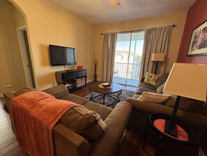 TV - Sweet Escapes: 10 Mins From Disney! 3rd Level Unit in Windsor Palms Resort (Kissimmee)