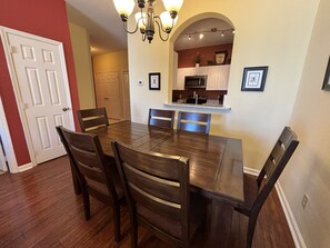 Dining - Sweet Escapes: 10 Mins From Disney! 3rd Level Unit in Windsor Palms Resort (Kissimmee)