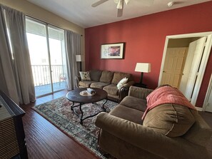 TV - Sweet Escapes: 10 Mins From Disney! 3rd Level Unit in Windsor Palms Resort (Kissimmee)