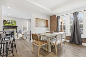 Dining - Columbus Housing: The Nelson House (Columbus)