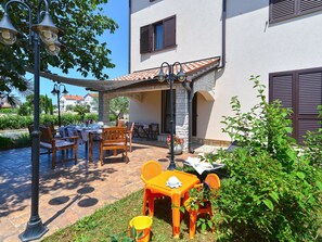 Outdoor dining - Apartment 38 by Interhome (Fažana)