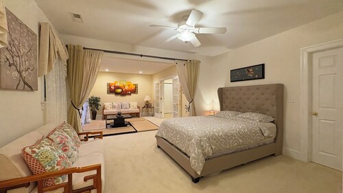 Spacious Private Guest Suite with Free Parking 5 Minutes from Princeton Univ.