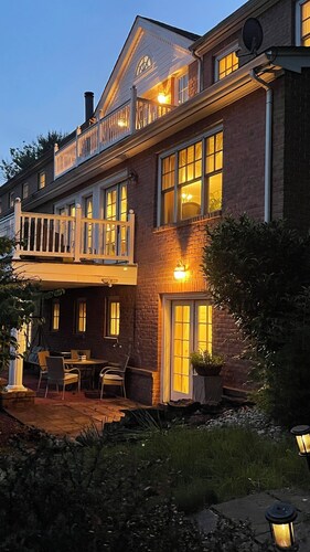 Spacious Private Guest Suite with Free Parking 5 Minutes from Princeton Univ.