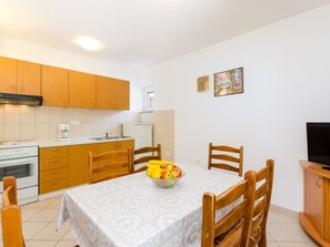 Fridge, oven, cookware/dishes/utensils - JOSYPA / HR-07195-01 by Interhome (Crikvenica)