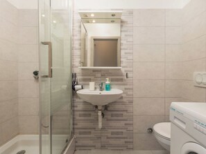 Bathroom - Apartment Mario - 2 by Interhome (Krk/Milohnići)