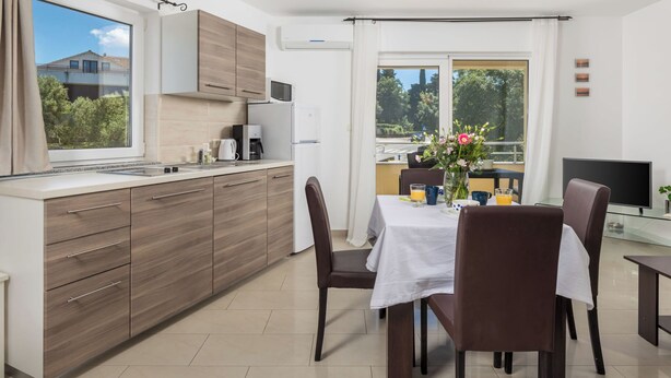 Fridge, microwave, cookware/dishes/utensils - Apartment Mario - 2 by Interhome (Krk/Milohnići)